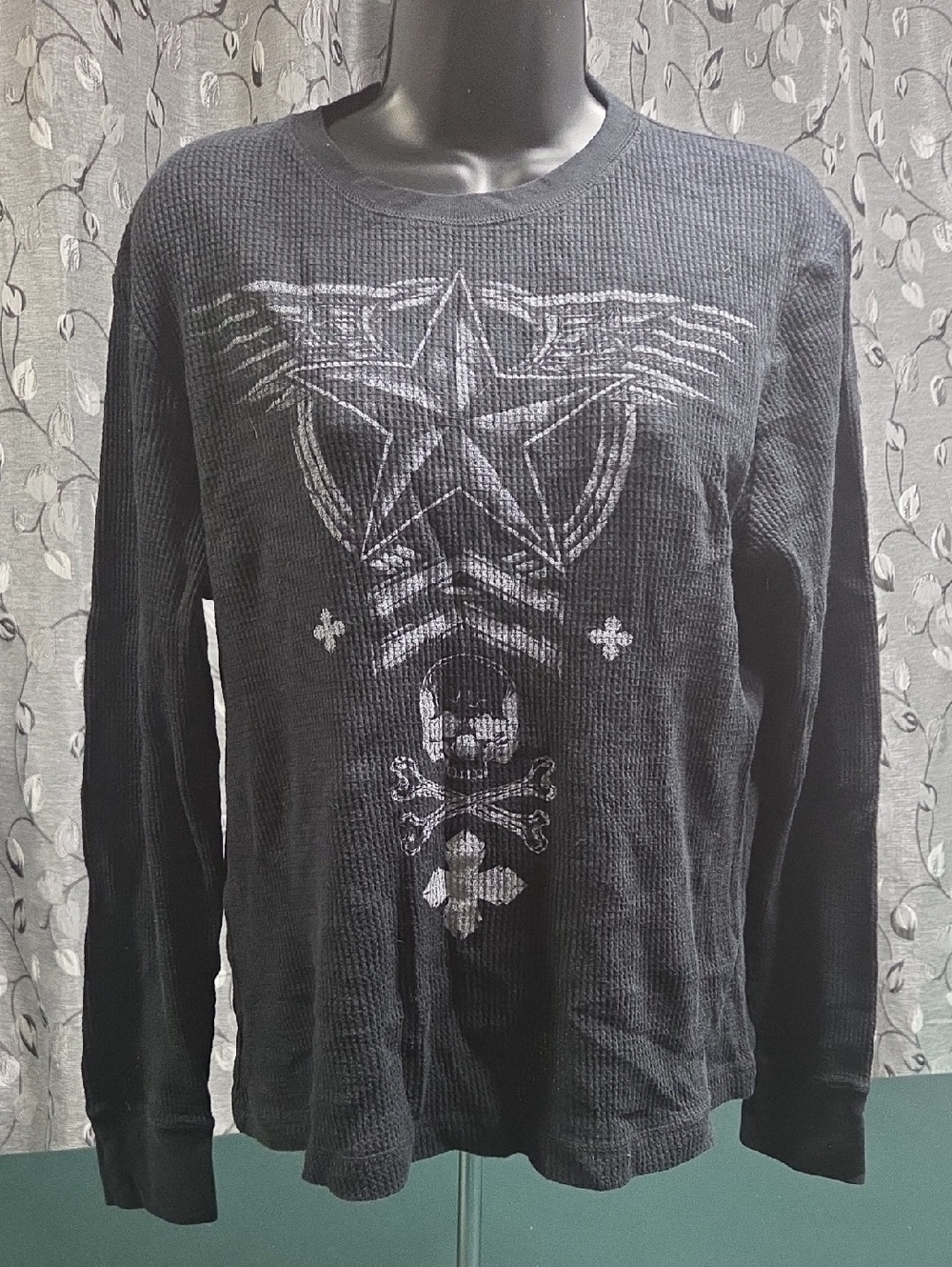 **Hybrid & company Black Long-Sleeve Graphic Thermal Shirt**